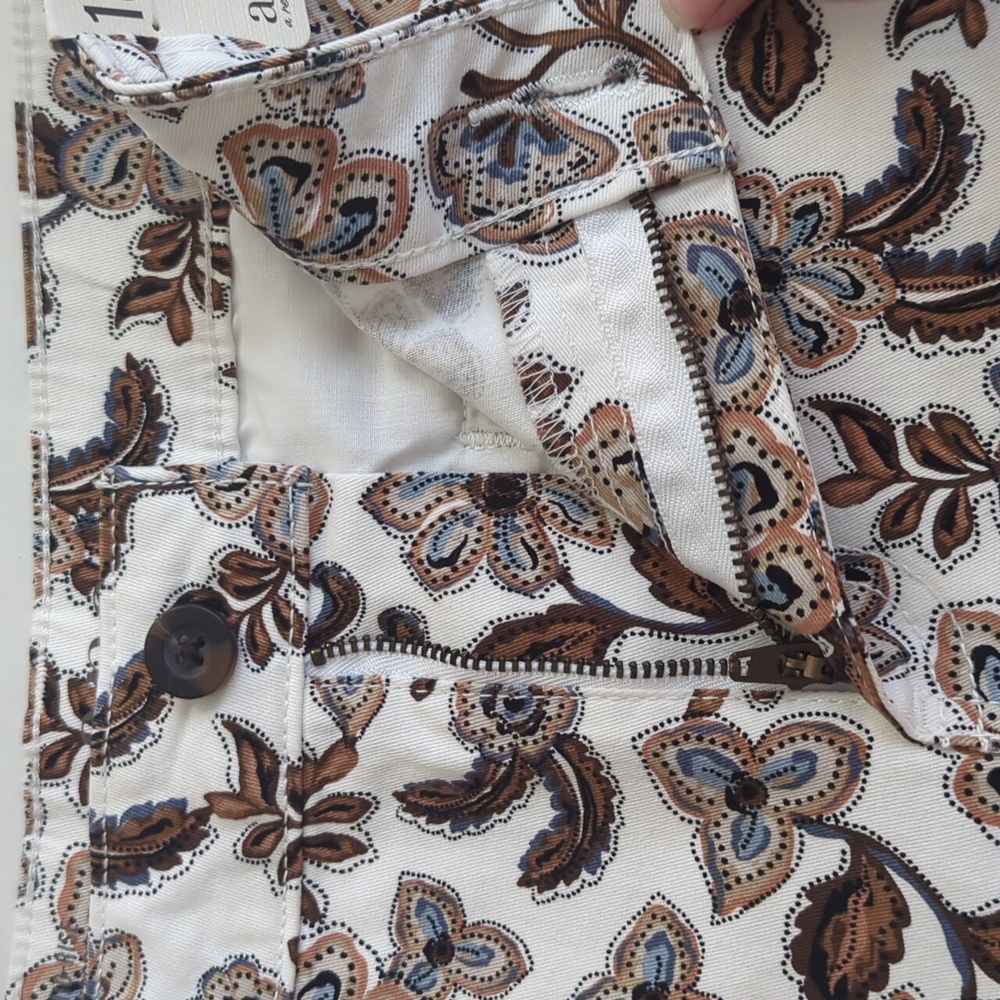 NWT a.n.a. Floral Mid-Rise Shortie Shorts 10 Brown Blue Beige Pockets - Picture 7 of 13